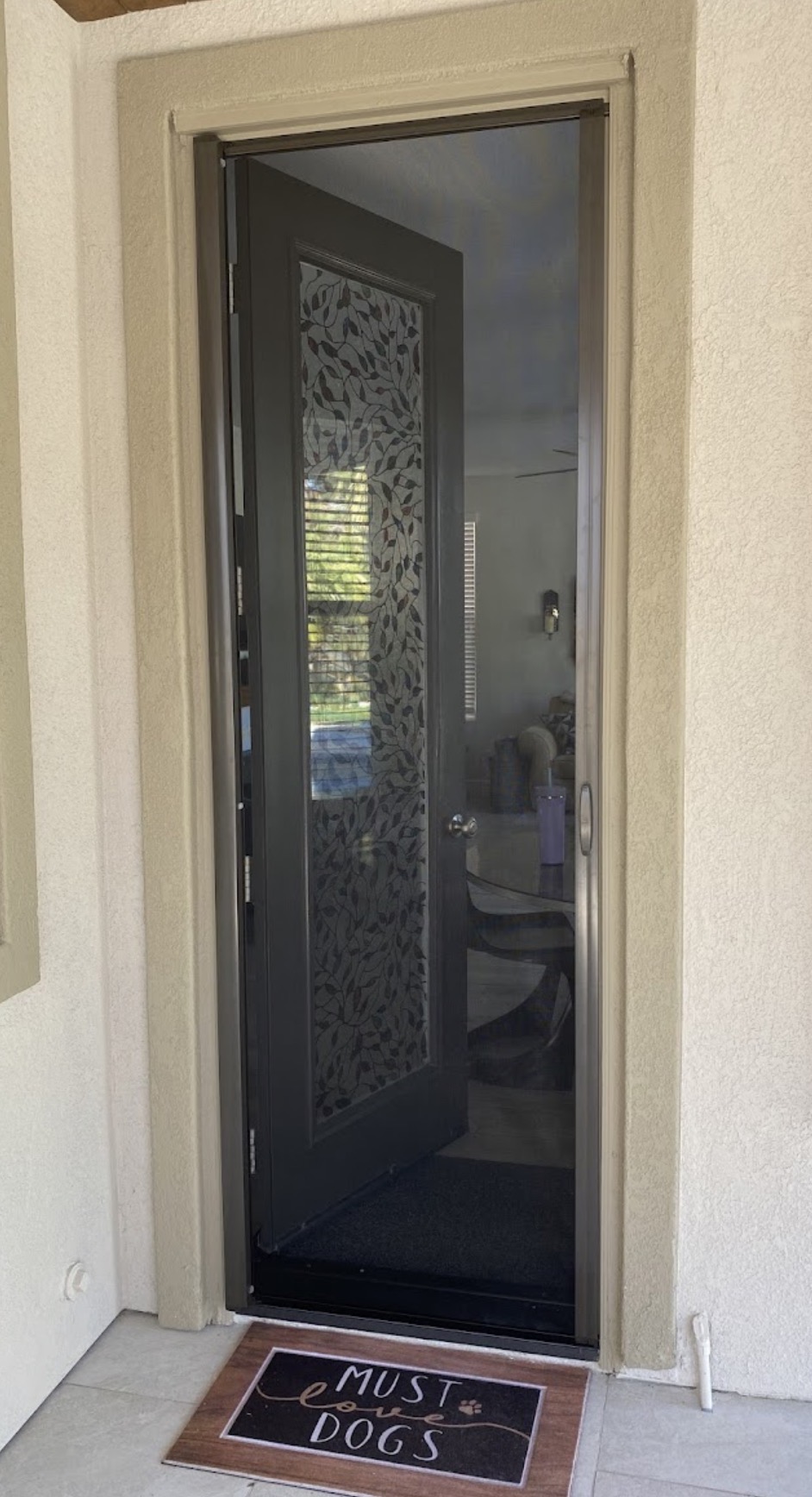 Front door retractable screens